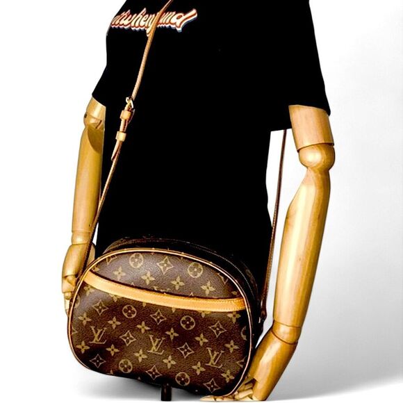 Auth LOUIS VUITTON BLOIS Monogram Crossbody Shoulder Bag w/ LV DUST BAG & COA - Picture 1 of 17